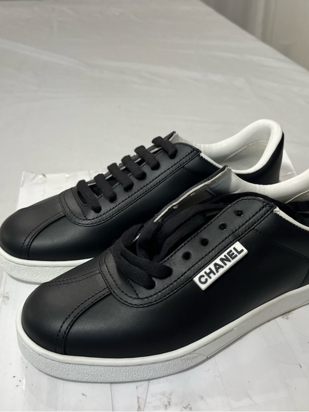 CHANEL Black and White women's Leather Sneakers - Picture 6 of 10